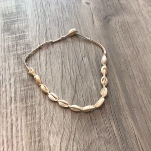 Cute Puka Shell Choker!